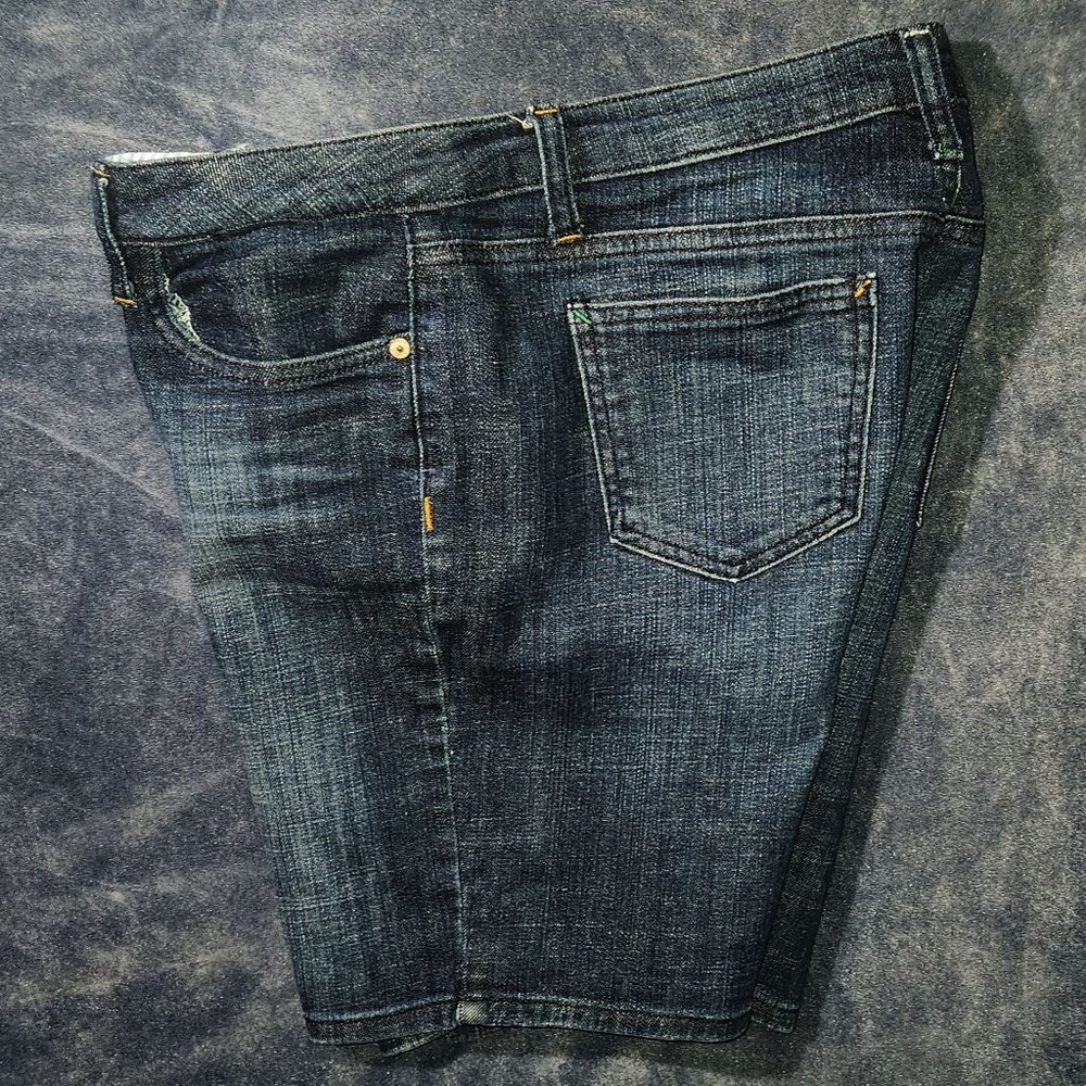 Tommy Hilfiger Ladies' Denim jean shorts in size 10/ 34" waist - Picture 4 of 10
